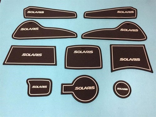 Силиконовые коврики на панель приборов Hyundai Solaris (2011-2014, дорестайлинг) - белые Sal-Man - фото 104604
