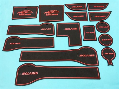 Силиконовые коврики на панель приборов Hyundai Solaris 2 - красные Sal-Man - фото 104609