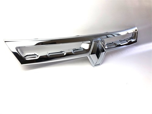 Накладка решетки радиатора Рено Дастер до 2015 Renault Group 620780004R 357