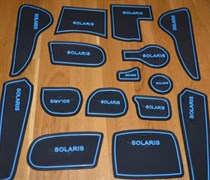 Силиконовые коврики на панель приборов Hyundai Solaris (2011-2014, дорестайлинг) - синие Sal-Man
