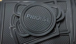 Силиконовые коврики на панель приборов Приора - черные Sal-Man
