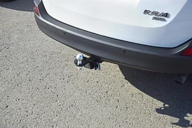 Фаркоп съемный квадрат с нержавеющей накладкой TOYOTA RAV4 2013-2018 LEXUS NX (с одной выхлопной трубой) 2014- PtGroup LNX991101 9795